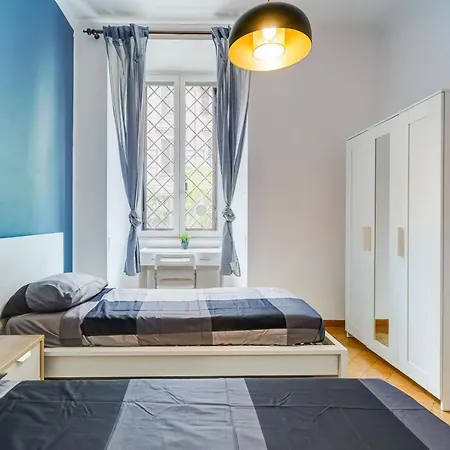 Apartment Colors & Culture Near Colosseum Rome