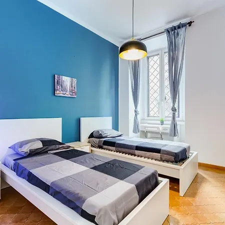Apartment Colors & Culture Near Colosseum